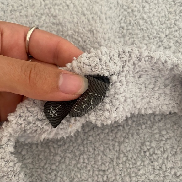 Fuzzy tank top - Picture 2 of 7